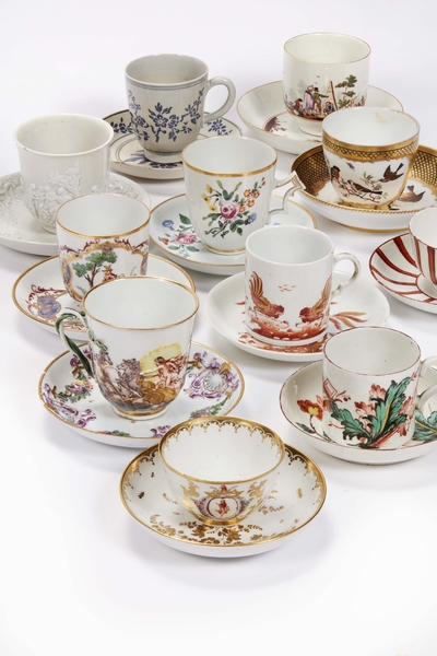 TIMED AUCTION | A HUNDRED COLLECTABLE CUPS