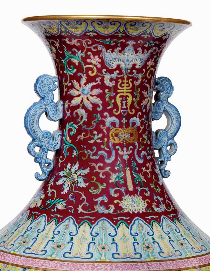 Aggiudicato per 2.569.500 euro un vaso imperiale della famiglia rosa