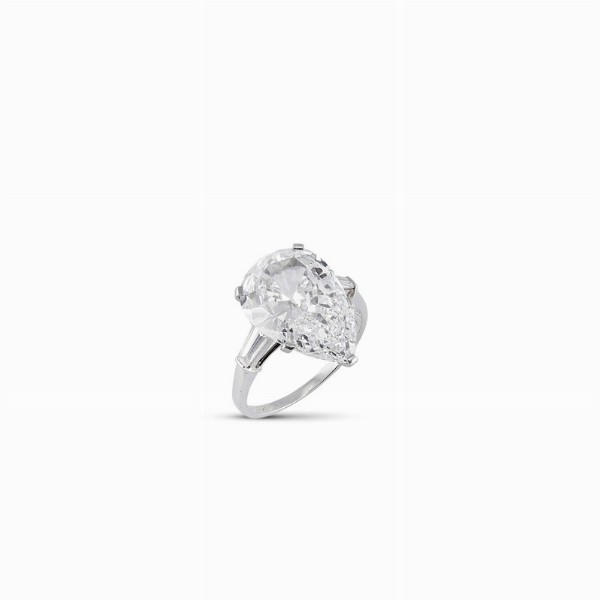 Anello con diamanti Bvlgari