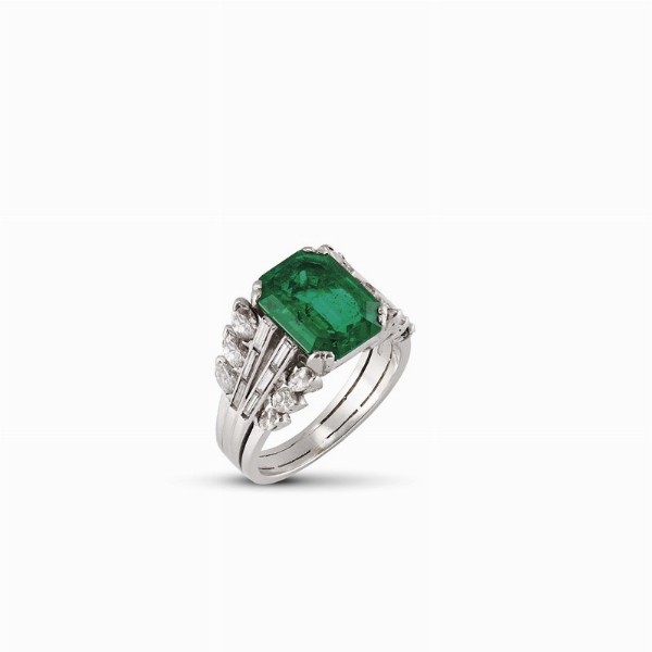 Anello con smeraldo colombiano e diamanti